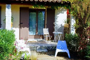 Bed & breakfast with sauna, terrace & pool | Garden view - Image 4