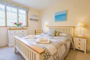Child-friendly cottage with jacuzzi, garden & BBQ - Image 4