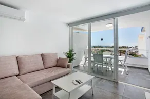 Voll ausgestattete tolle Wohnung mit Terrasse, Garten und beheiztem Pool | Stadtblick | Perfekt für die Arbeit von Zuhause - Image 4