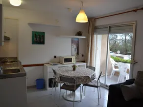 Beachfront Apartment with Pool Access in L'Estartit - Image 5