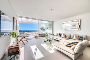 Palo Alto Marbella Luxury Apartment – Sea View, Wi-Fi & Air Conditioning - Image 5