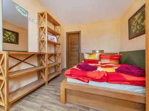 Holiday apartment with garden & barbeque - Image 4