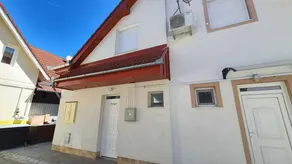 Flat with terrace - Image 3