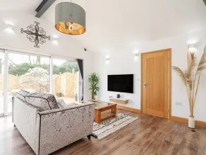 Fully equipped cottage with garden - Image 4