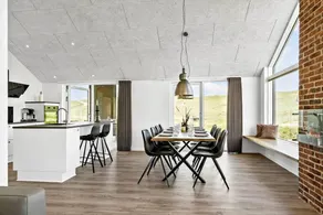House with hot tub, BBQ & terrace - Image 5