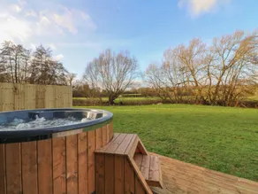 Family-oriented beautiful cottage with jacuzzi & garden | Pets are welcome - Image 2