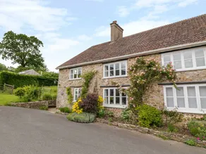 Cottage with garden - Image 2