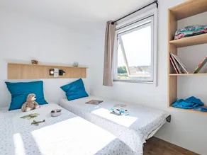 Charmante caravane adaptée aux familles avec piscine, sauna et terrasse - Image 4