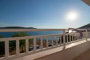 Apartment with hot tub & terrace - Image 2