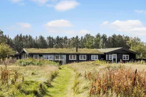 Holiday home with barbeque, terrace & garden - Image 4