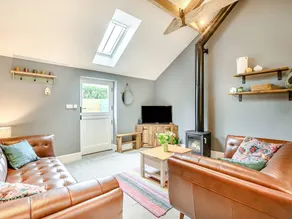 Cottage with barbecue & garden | River view - Image 4