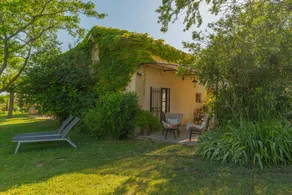 Casa adatta alle famiglie con piscina, giardino e griglia | Vista sul giardino - Image 3