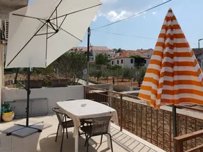 Apartment with barbeque & terrace - Image 3