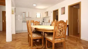 Apartment with pool, barbecue & terrace - Image 4