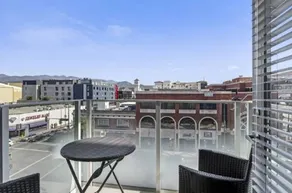 SuitesRUs Apart Hotel at Glendale - Image 3