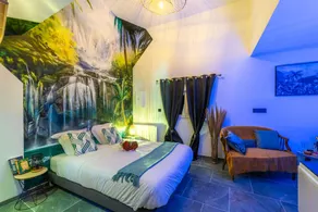 Holiday home with hot tub, sauna & terrace - Image 3