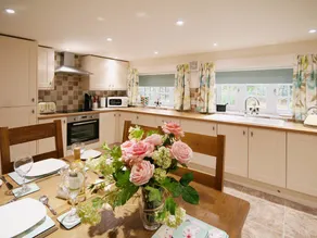 Family-oriented cottage with barbeque, hot tub & garden | River view | Pet-friendly - Image 3