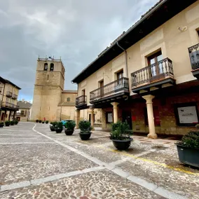 Apartment on Riaza’s Plaza Mayor with Balcony and Church Views - Image 5