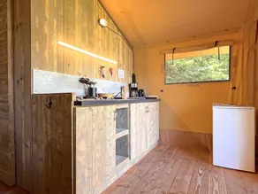 Luxury safari tent with a hot tub on the Veluwe - Image 5