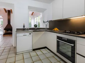 Fully equipped spacious house with garden, barbecue & private pool | Close to the beach - Image 4