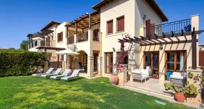 Apartamento con terraza, piscina y jardín | Vistas al agua - Image 3