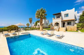 Villa avec piscine privée, jardin et terrasse | Vue plage - Image 4