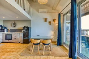 T3 Apartment on the Quay with Terrace, Wi-Fi, and Air Conditioning - Image 5