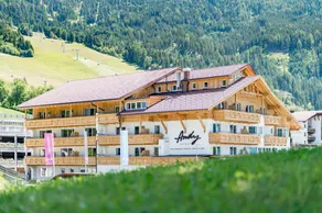 Family-friendly holiday apartment with pool, terrace & hot tub | Close to the ski | Dogs allowed - Image 2