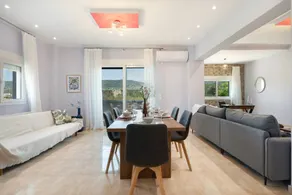Three-Bedroom Apartment with Balcony, Hot Tub, Wi-Fi, and Air Conditioning - Image 2