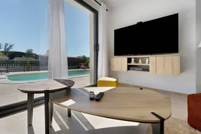 Holiday home with pool, garden & terrace - Image 5