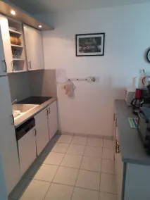 Appartement entièrement équipé avec jardin | Vue ville | À côté de la plage - Image 5