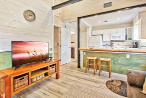 Charming Cottage with Spacious Backyard - Cozy Hill Country Retreat - Image 2