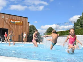 Chalet with terrace & pool - Image 3