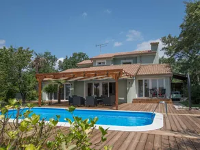 House with private pool, garden & BBQ - Image 2