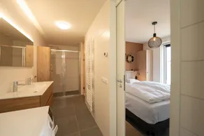 Luxurious Water Villa With 3 Bathrooms - Image 5