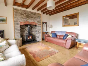 Cottage with jacuzzi, garden & barbeque - Image 5