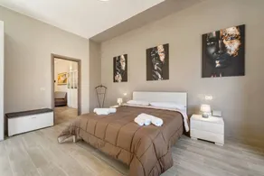 Holiday home with terrace | City view - Image 3