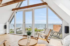 Child-friendly holiday home with garden, terrace & barbeque | Beach view | Beach nearby - Image 5