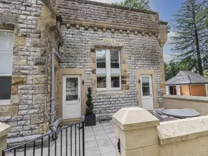 Cottage with garden - Image 4