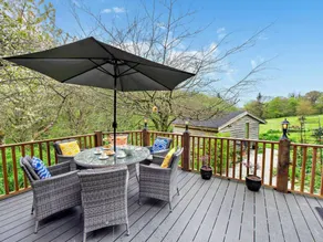 Lodge with garden - Image 4
