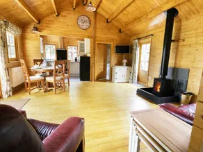 Child-friendly cottage with hot tub & garden | Pets are welcome - Image 4