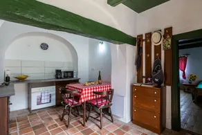 Holiday home with terrace & garden - Image 3