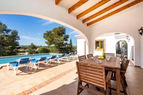 Villa mit Garten, Terrasse und Grill - Image 3