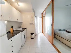 Cozy Apartment 300 m from the Beach with Lake View, Wi-Fi & Air Conditioning - Image 4