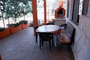 Apartamento con jardín, terraza y barbacoa - Image 3