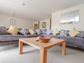 Child-friendly cottage with garden - Image 4