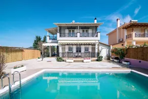 Villa with private pool & garden - Image 2