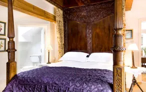 Private Cottage Rental Surrounded by Woodland in West Yorkshire, England - Image 4