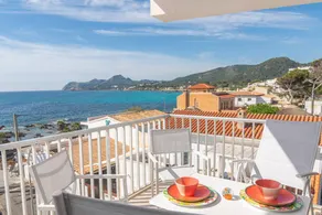 Flat with terrace & pool - Image 5
