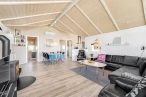 Fully equipped house with sauna, hot tub & terrace | Beach nearby - Image 5